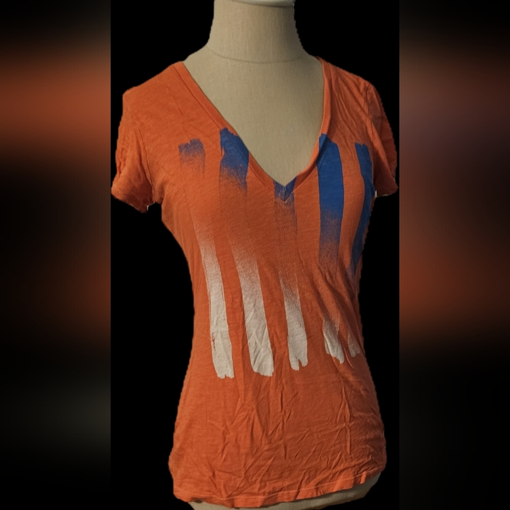 American Eagle Ombre Print Graphic V Neck T-shirt